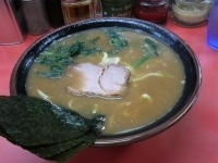 「ラーメン中710円」@ラーメン杉田家の写真