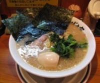 「ラーメン+味玉 『ふつう』」@横浜家系ラーメン つばさ家 立川店の写真