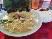 「ラーメン（650円）+半ライス（100円）」@介一家 山手店の写真