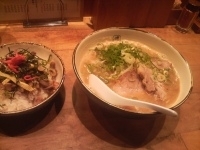「ラーメン+チャーシュー丼」@麺や 輝 大阪本店の写真