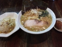 「熟成醤油トンコツ並600円+味玉100円+ランチ半チャーハン10」@ラーメン本舗。の写真