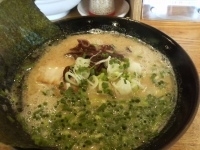「ラーメンまる並680円」@博多ラーメン 高菜の写真