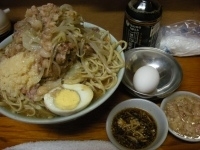 「ラーメン（750円）ちょい増し（150円）生玉子（50円）」@ラーメン富士丸 板橋南町店の写真