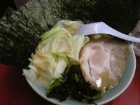 「ラーメン（醤油）+キャベツ+海苔」@横浜家系ラーメン 立川 壱七家の写真