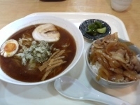 「醤油ラーメン+丼ランチ」@らーめん大葉の写真