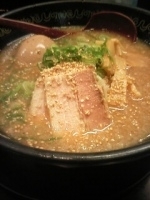 「屋台味味玉ラーメン」@よってこや 新宿南口店の写真
