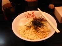 「油そばW盛+半熟玉子」@東京麺珍亭本舗 鶴巻町店の写真