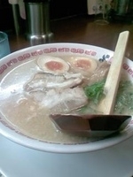 「元祖醤油とんこつ半熟玉子入りラーメン」@よってこや 平塚岡崎店の写真