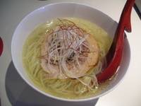 「「塩ラーメン Naminori+バンバンジー丼（￥780+300」@Bee Hiveの写真