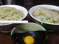 「小つけ豚+生卵（ヤサイ、アブラダブル、ニンニク、カラメ）」@ラーメン二郎 めじろ台法政大学前店の写真