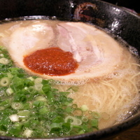 「ラーメン（濃味+超こて+ネギあり+辛だれ2倍+焼豚あり）」@康竜 銀座店の写真