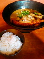 「黒龍 厚切りチャーシュー 小ライス 細麺【1000円】」@らーめん幸龍の写真