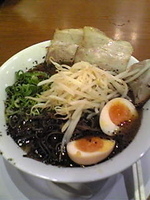 「黒トンコツ極めトロチャーシュー麺」@越後新潟麺処 極一 ラーメン国技館店の写真