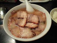 「焼豚ラーメン」@喜多方ラーメン坂内 内幸町ガード下店の写真