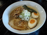 「極豚骨らーめん+味玉サービス」@つけめん 美豚 蓮田店の写真