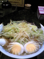 「野菜ラーメン+味付け玉子」@よこはまらあめん東名家 海老名南店の写真