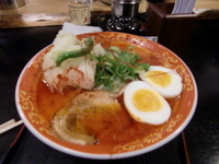 「超激辛しょうゆとんこつラーメン」@味見鶏まるめんの写真