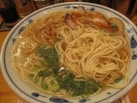 「黒ラーメン」@らあめん 渋谷三丁目の写真