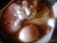 「煮干し ラーメン クーポン味玉 750円」@すごい煮干ラーメン凪 新宿ゴールデン街店 本館の写真