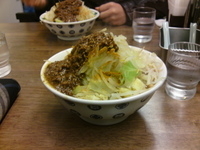 「カレーそば（にんにく少なめ） 大盛り」@雷 北松戸本店の写真