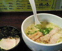 「白鶏らーめん & 鶏めし」@鶏の穴の写真