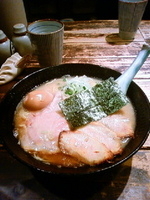 「ヨシベーラーメン醤油+トロ肉ハーフ+味玉」@ラーメン ヨシベー 錦糸町店の写真