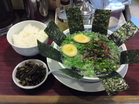 「いっさいがっさい1100円,ライス（小）100円」@博多まるきんラーメン 中延店の写真