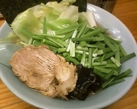 「醤油のきゃべつ（700円）+ニラ（100円）」@らーめん家 せんだい 鶴ヶ峰本店の写真