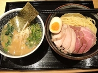 「濃厚魚介つけめん+チャーシュー:豚と鶏ミックス各3枚ずつ」@麺屋 一燈の写真