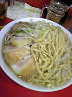 「小豚らーめん+ヤサイニンニク」@らーめん豚喜の写真