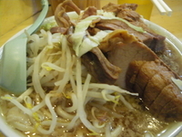 「小豚Wラーメン【ヤサイニンニクアブラ】+（WCサービスガツ）」@ラーメン二郎 荻窪店の写真