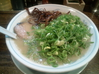 「メロディらーめん+ネギ」@九州とんこつラーメン メロディー 大宮店の写真