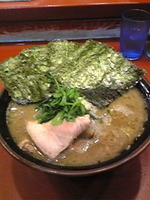 「中盛のり硬め」@家系総本山 ラーメン吉村家の写真