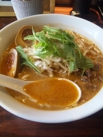 「海老茶色の味噌らーめん（味濃いめ、麺カタメ）【780円】、味玉【」@らーめん一会の写真