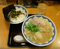 「Bセット（博多らあめんと高菜ご飯）￥800+味玉半熟￥100」@麺徳の写真