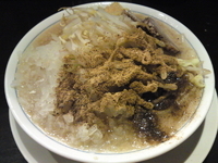 「塩らーめん600円,節粉80円,たまねぎ70円」@らーめん大 五反田店の写真