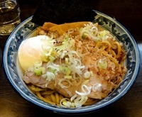 「温玉油そば（麺少なめ）750円」@兎に角 松戸店の写真