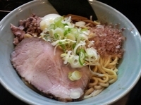 「温玉まぜそば[大盛375g]（900円）」@兎に角 松戸店の写真