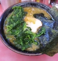 「豚骨醤油ラーメンほうれん草トッピング（麺固め・油多目・味濃い目）」@王道家の写真