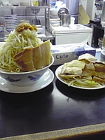 「坦々麺 中盛 野菜ちょい増し バカ豚3つ」@山勝角ふじ 南流山店の写真