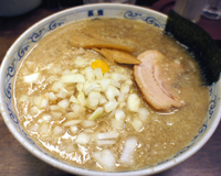 「背脂煮干しらーめん（脂、タマネギ多め）￥850」@二葉 上荻店の写真