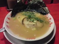 「長浜らーめん（はりがね）650円,替え玉（はりがね）120円」@力丸の写真