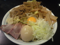 「油そば（にんにく）850円,魚粉80円」@らーめん大 五反田店の写真