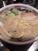 「SHIROMARU BASE 【700円】、味玉+香油【100円」@一風堂 大森店の写真