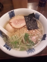 「塩らーめん味玉」@ラーメン食堂 粋な一生の写真