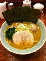 「豚骨ラーメン」@鶴一家の写真