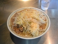 「塩ラーメン（ほぐし豚 ニンニク）」@らーめん大 蕨店の写真