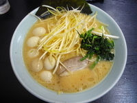「ねぎラーメン大+玉子」@萬来亭の写真