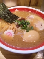 「味玉豚鶏中華そば 【850円】、替え玉【100円】」@赤備の写真