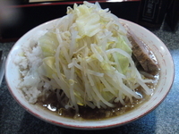 「らーめん（野菜多め,玉ねぎ多め）600円」@どっと屋の写真